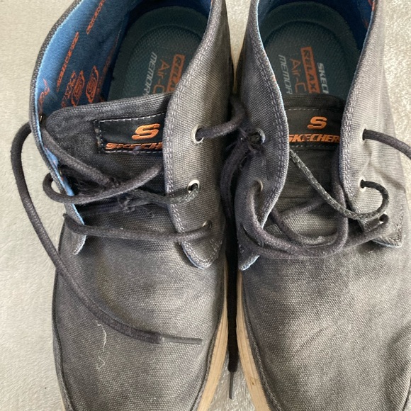 Skechers mens hi top casual shoe.  Size 10. - Picture 2 of 7